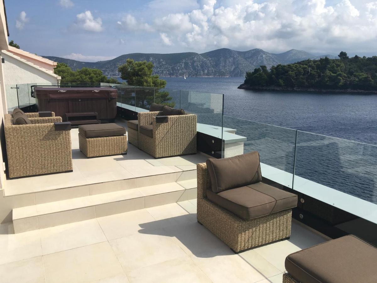 High View-A Seaside Villa With Huge Jacuzzi Racisce Exterior photo